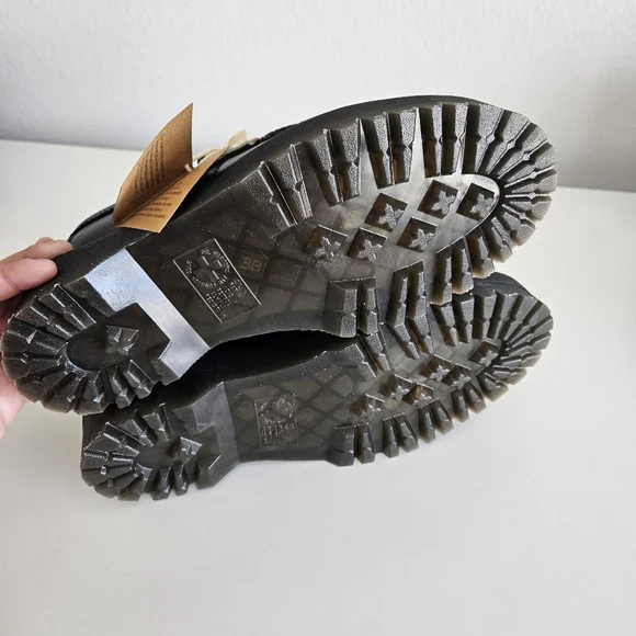 NWT Dr. MartensVegan Adrian Felix Platform Black Tassel Loafers, Mens 10